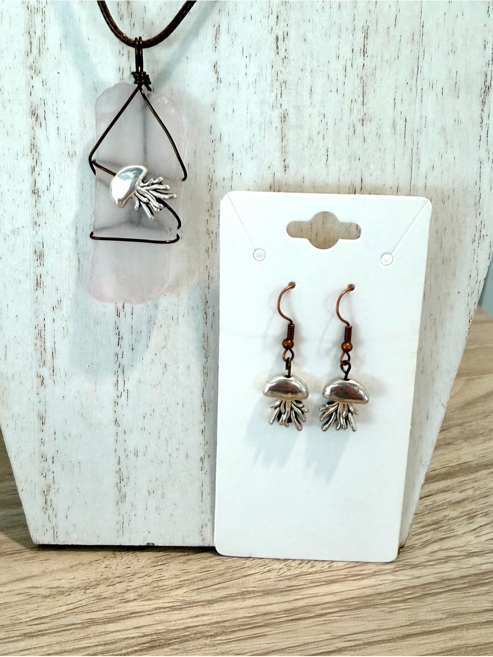 136. Jellyfish and light pink sea glass pendant necklace with earrings - Picture 2 of 2